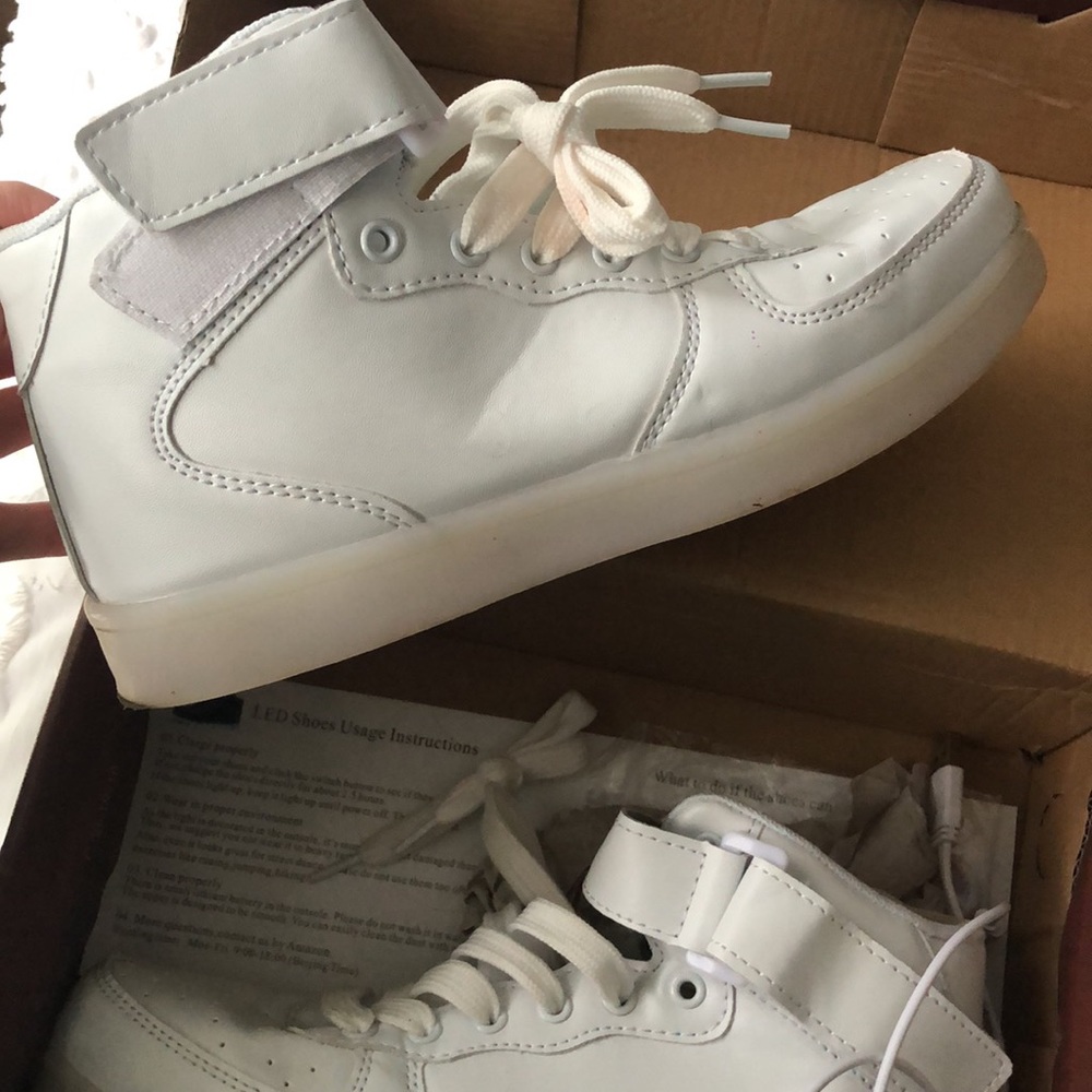 LED Dema Shoes - Picture 2 of 5